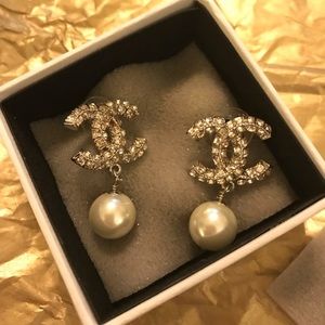 CHANEL Drop Pearl Earrings